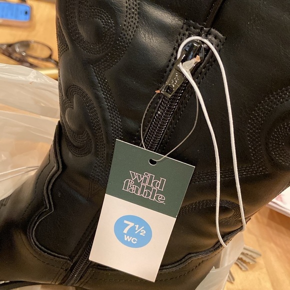 Women's Kenzi Wide Calf
Western Boots Memory Foam Insole Wild
Fable Jet 🆕 - Picture 4 of 6